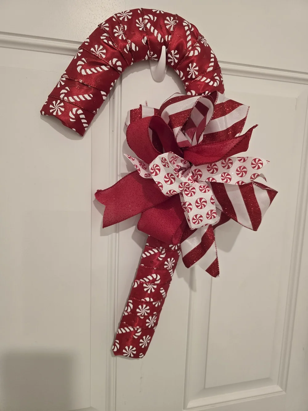Festive Red Candy Cane Door Hanging - Holiday Decoration Wreath With Bow